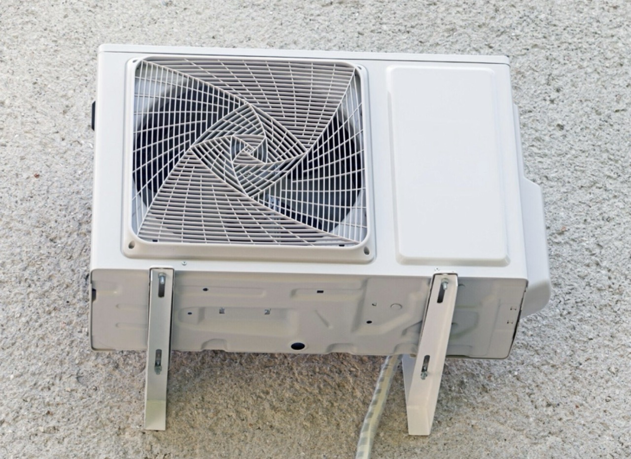 When to Call a Professional for Your HVAC Machine Malfunction Issues